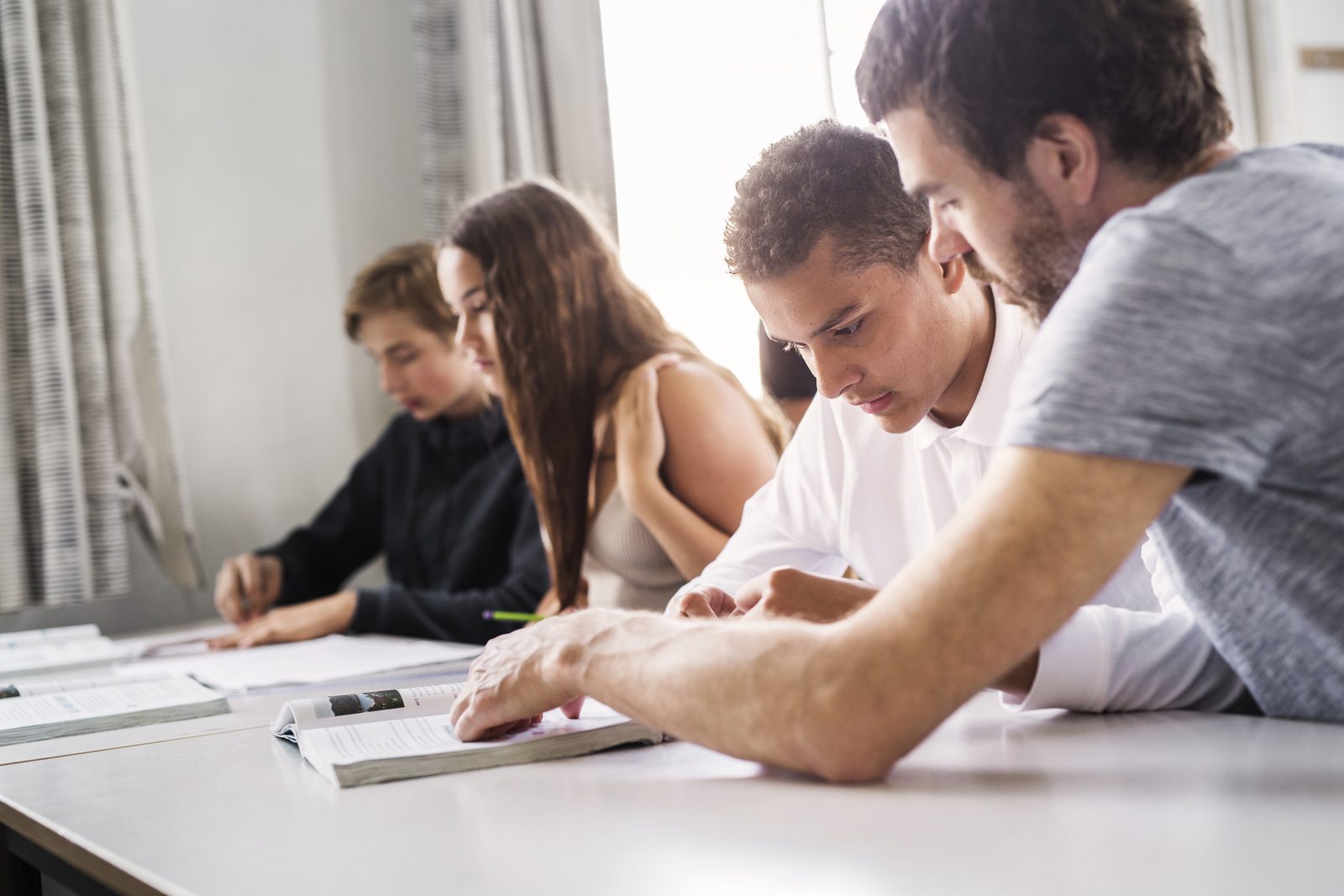 Studenti in aula con docente — Sophis Academy Battipaglia